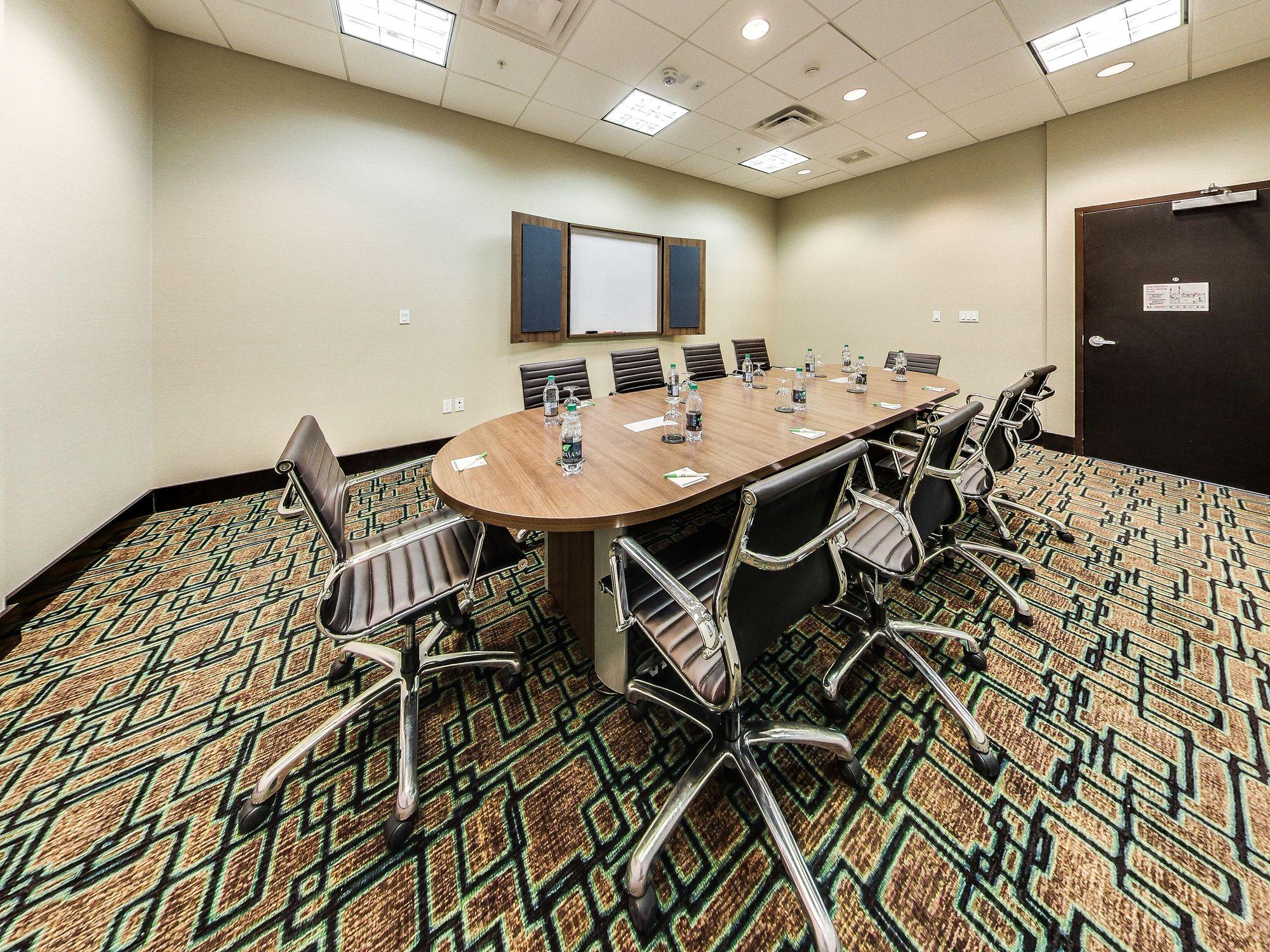 Holiday Inn Hotel & Suites Edmonton Airport Conference Centre By Ihg Ниску Екстериор снимка